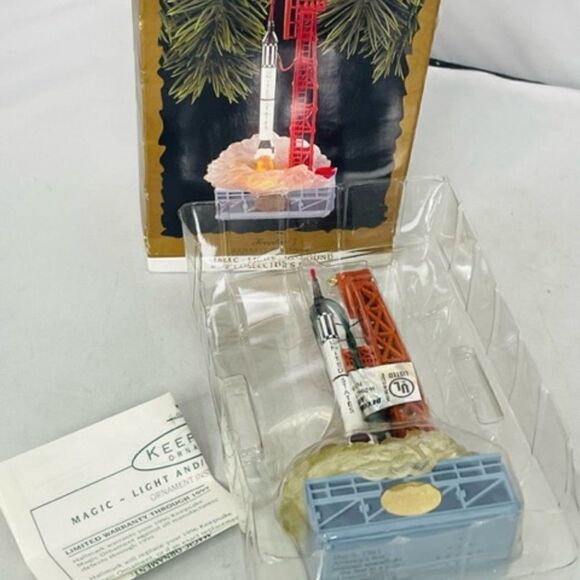 HALLMARK FREEDOM 7 JOURNEYS INTO SPACE KEEPSAKE 1996 MAGIC LIGHT & SOUND Brand n - Picture 1 of 9